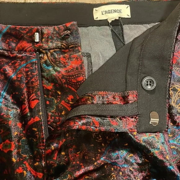 L'agence Lane Flared Trouser in Black & Red Medallion Paisley, sz 10 - Picture 8 of 16